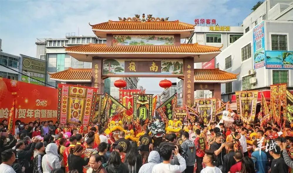 又是实名羡慕别人村的一天，广州白云区龙归街南岭村又双叒“放大招”，结婚+生娃最高可奖20万元！今年年初，白云区龙归街南岭村就因实施“初婚奖励”“生育补助”等方案一度冲上热搜，让不少网友实名羡慕。方案实施 ...