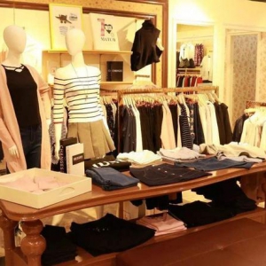 中国服装巨头扛不住了？负债73亿、关店4391家，总部大楼都被出租 ...