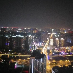 职场夜归人：后排座椅治好了我的失眠症