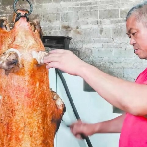 广东美食工匠何国才：烧猪技艺三代传 用心留住“家乡味”