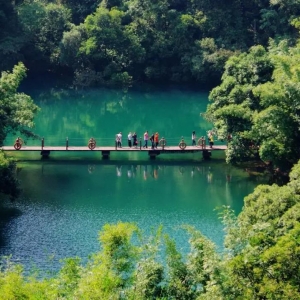 广东由10多座山组成的山川风景区，是岭南四大名山之首