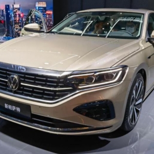 中期改款帕萨特不再“套娃”，外观大改能拯救销量？