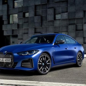 宝马全新纯电轿车售价曝光！配曲面连屏，搭双电机 3.9 秒破百 ... ...