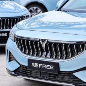 理想 ONE 最针锋相对的新车，配空气悬架和四缸增程器