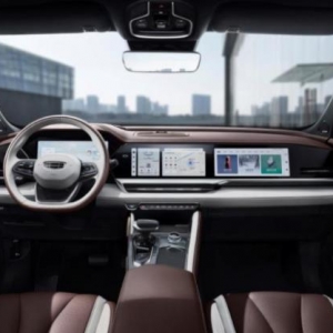 缺芯缺电池，汽车又要缺屏幕了