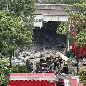 长沙县一餐馆燃爆致1死13伤，相邻商户：店面一片废墟，隔墙都不见了 ...