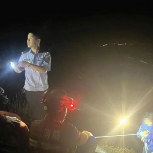 消防紧急搜救！15人被困，其中还有6名小孩……