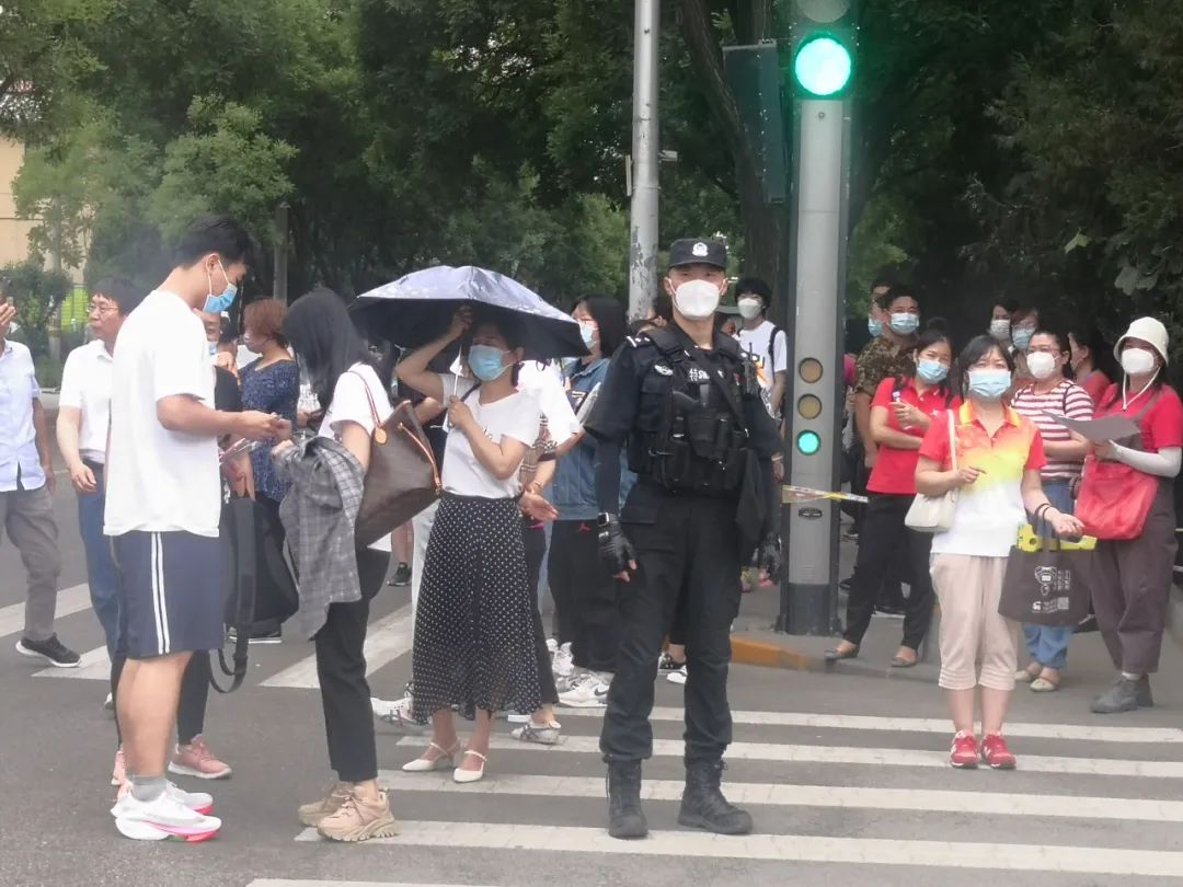 高考考点这一幕，暖！