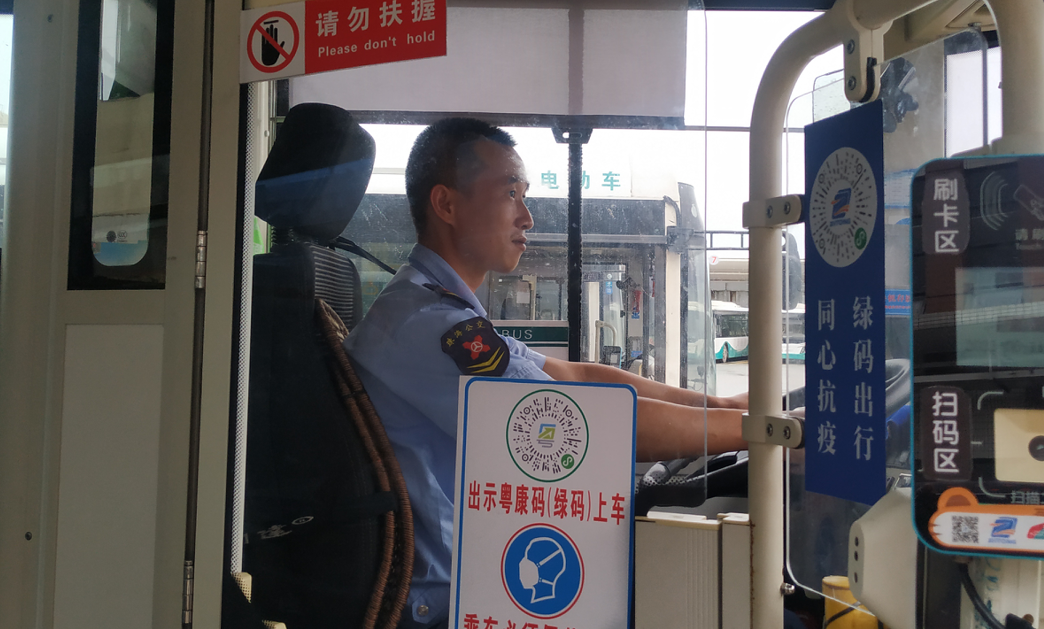 珠海一女子雨中躺珠海大道昏迷！这个过路司机为她做了这件事！ ...