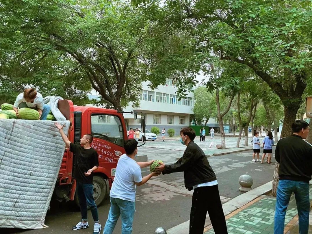 60吨！高校请2万多名大学生吃......
