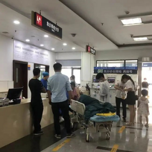 男子吃妻子的自制腌菜，中毒进医院！问题出在这里