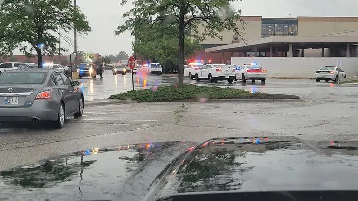 突发！美国印第安纳州购物中心枪击事件造成至少2人死亡