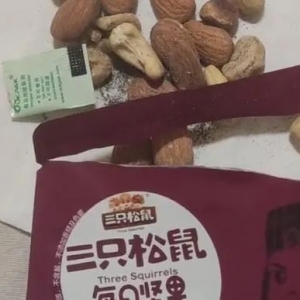 脱氧剂泄漏致孕妇误食？三只松鼠回应了→