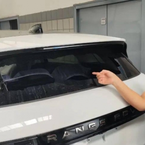 26万路虎新车，行驶中挡风玻璃爆碎！徐州车主：退车！
