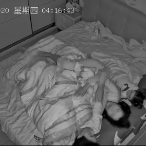 妻子睡梦中打醒丈夫，丈夫一个举动感动网友
