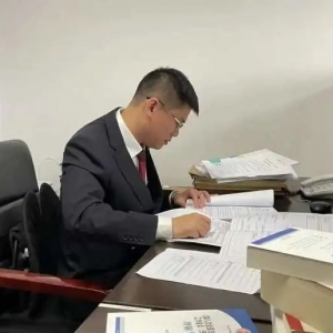 浙江一房产老板向他借了1000万却拖着不还，这笔债差点搞垮一个公司 ...