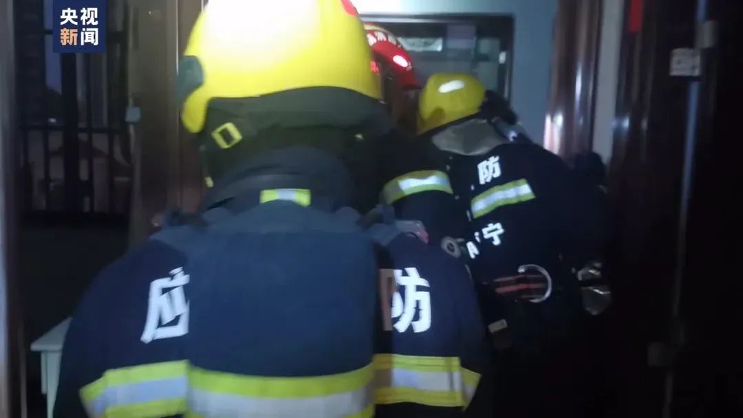 4岁女童发现家中起火，她的一系列操作让网友狂赞
