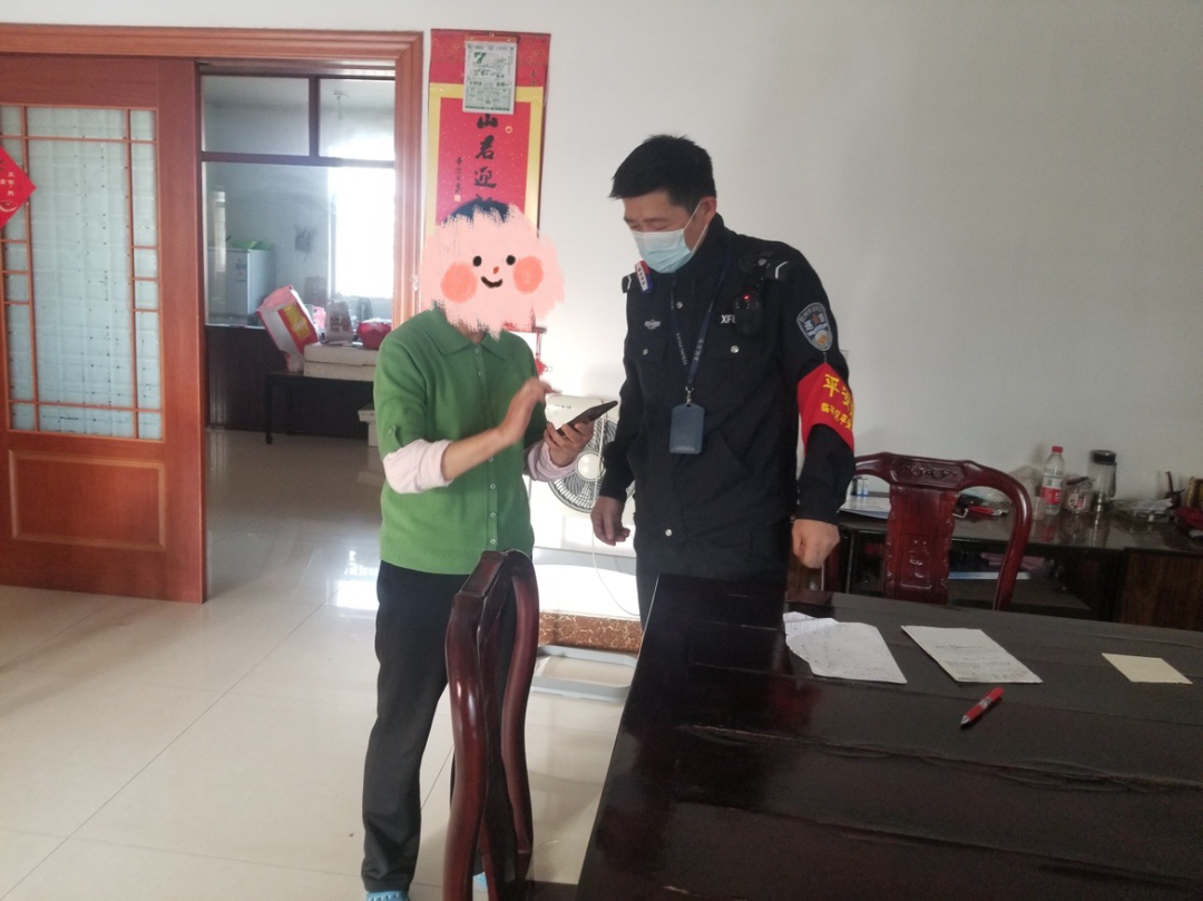 一男子报警：“老婆和陌生男人打了一小时电话了！”