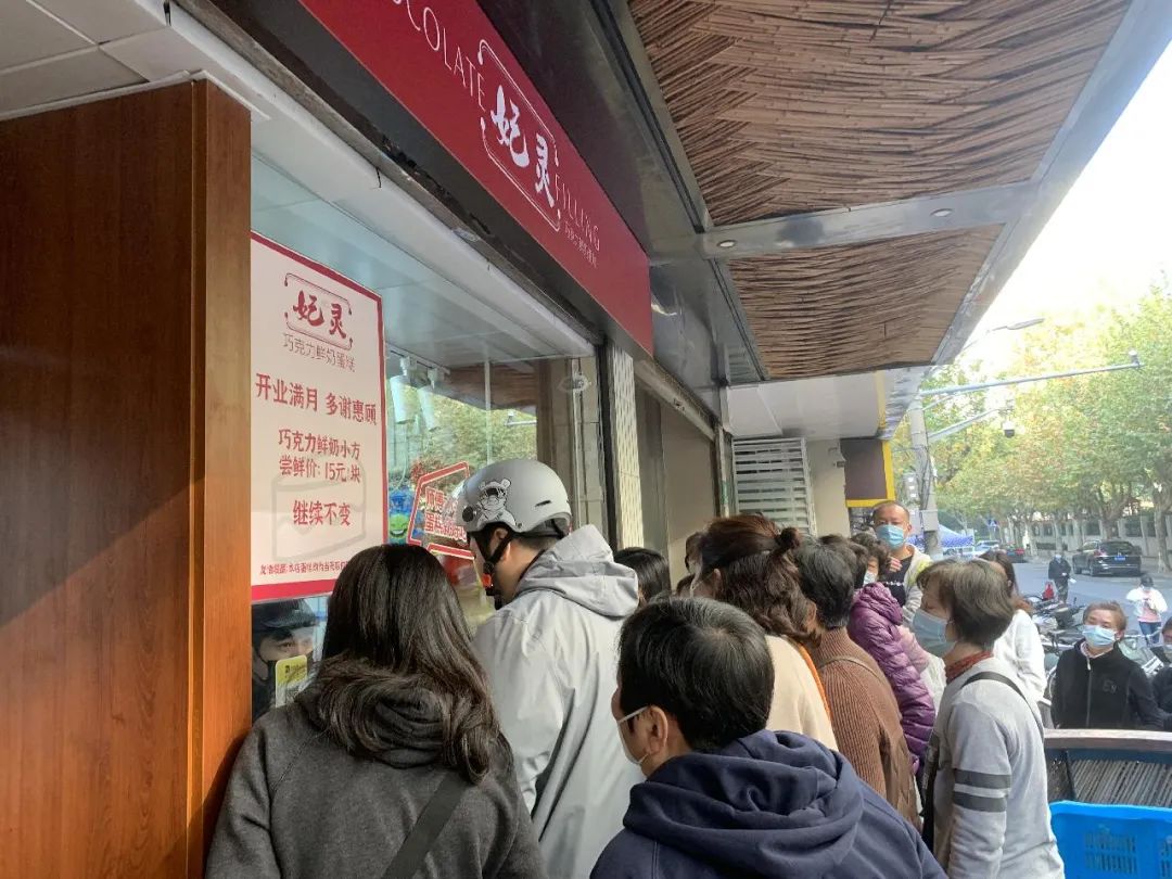 买到啥凭运气！藏在小菜场里的四季酒店“甜品桌同款”