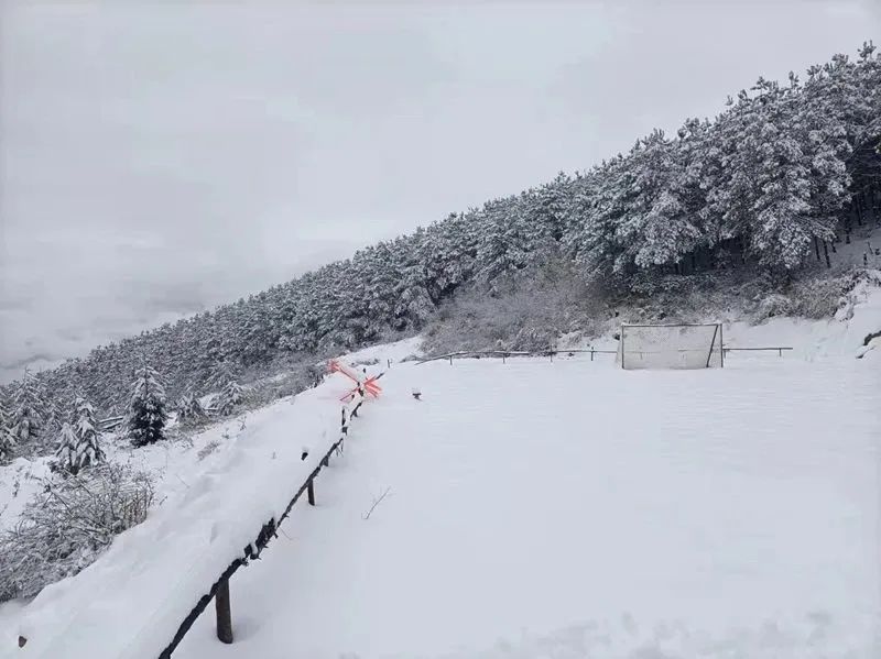 梯田自建足球场 这个凉山彝族小伙的故事感动了国际足联！