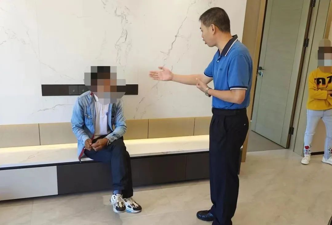 一男子捡到手机拒不归还，最终……