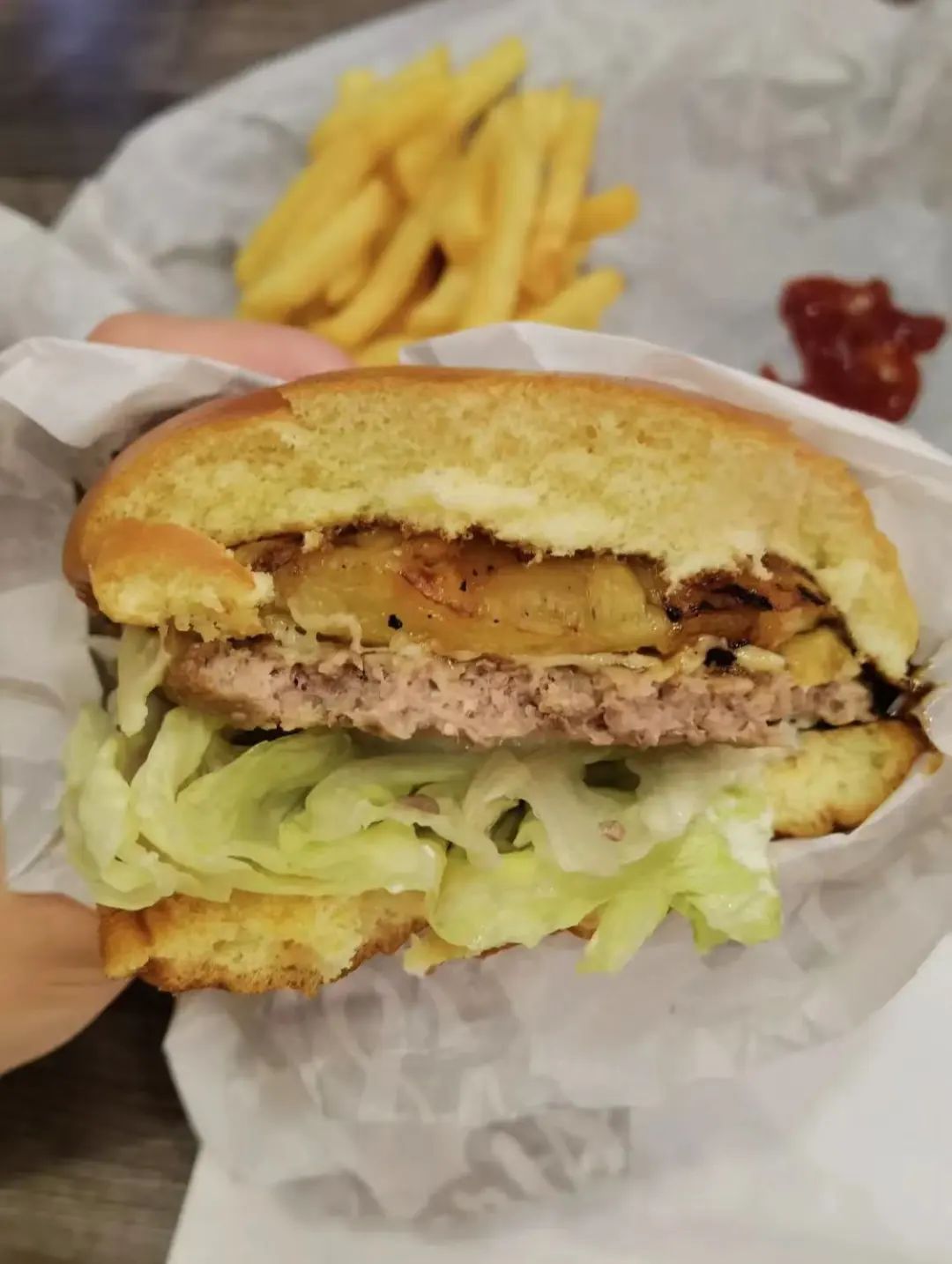 知名餐饮品牌关闭上海全部门店？最新回应！网友不舍：薯条汉堡yyds ... ...