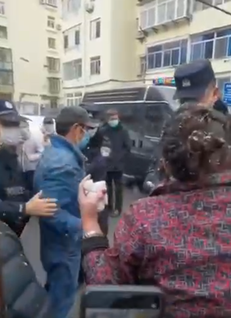 网传“人贩子”当街拐骗女童被抓，警方回应