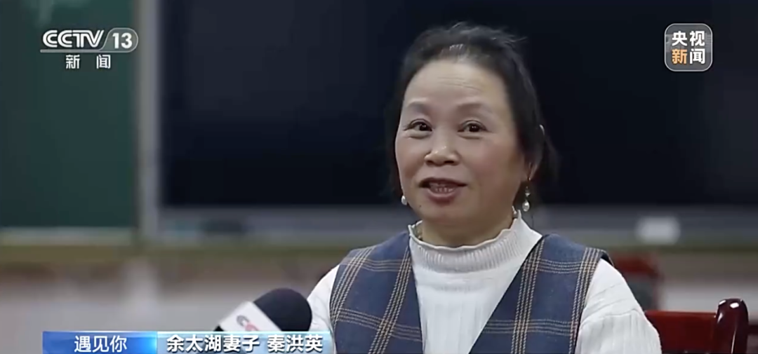 这位的哥“讨书”10年，捐了100个图书室！