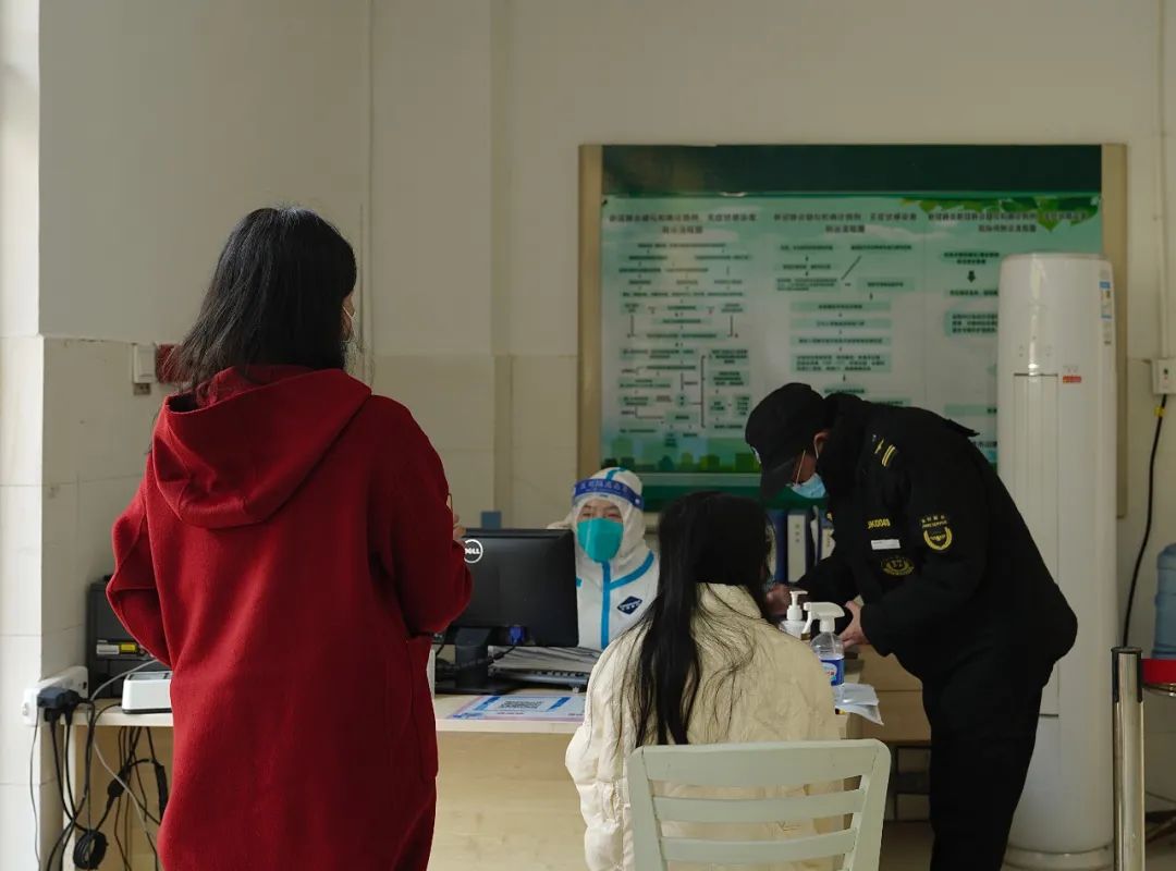 长沙发热门诊探访：半小时来了16人