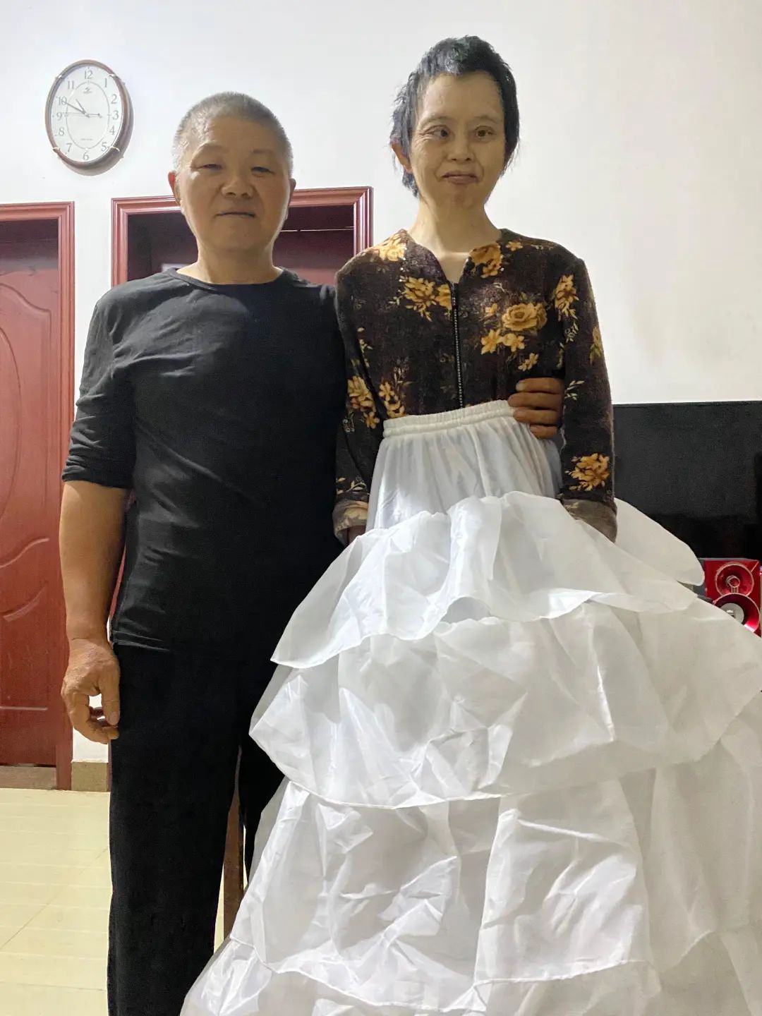 “38元婚纱”买家秀感动全网，点赞破10万