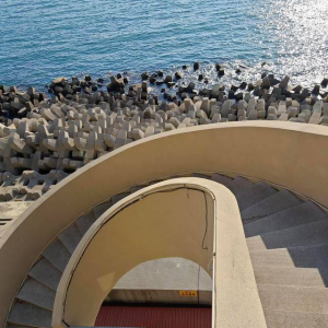 这里号称深圳最美海域，对面就是香港，假装在巴厘岛