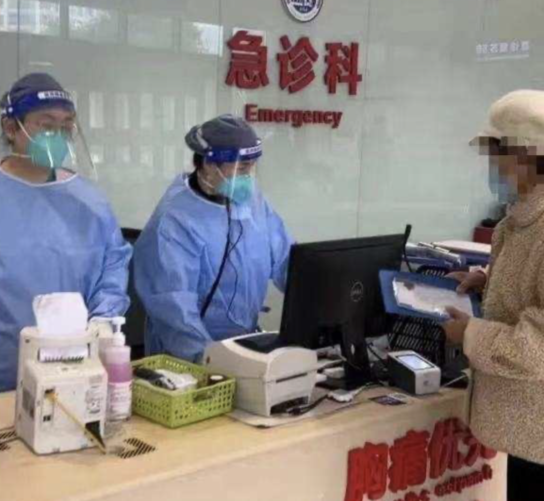 没发烧就没重视，杭州大伯感染10天，查出两肺大片渗出性炎症 ... ...