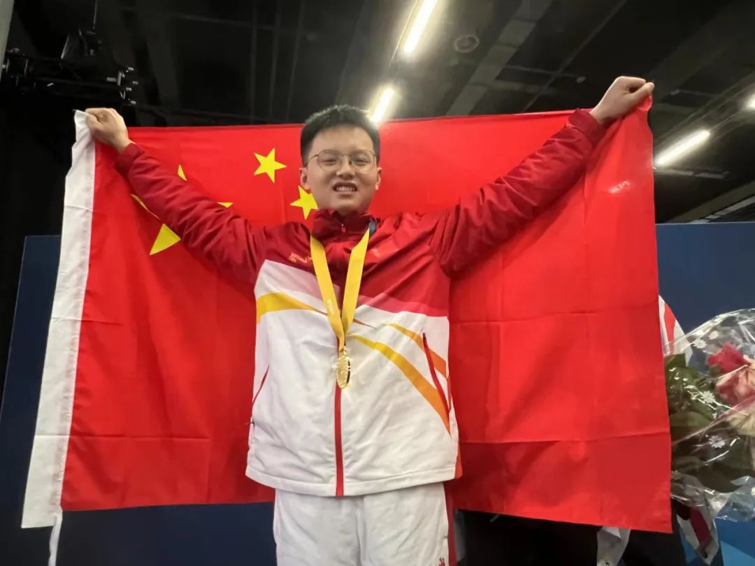奖金30万（免税）！22岁，他已留校任教