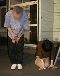 宝马车冲撞人群致5死13伤，无差别暴力离我们有多远？