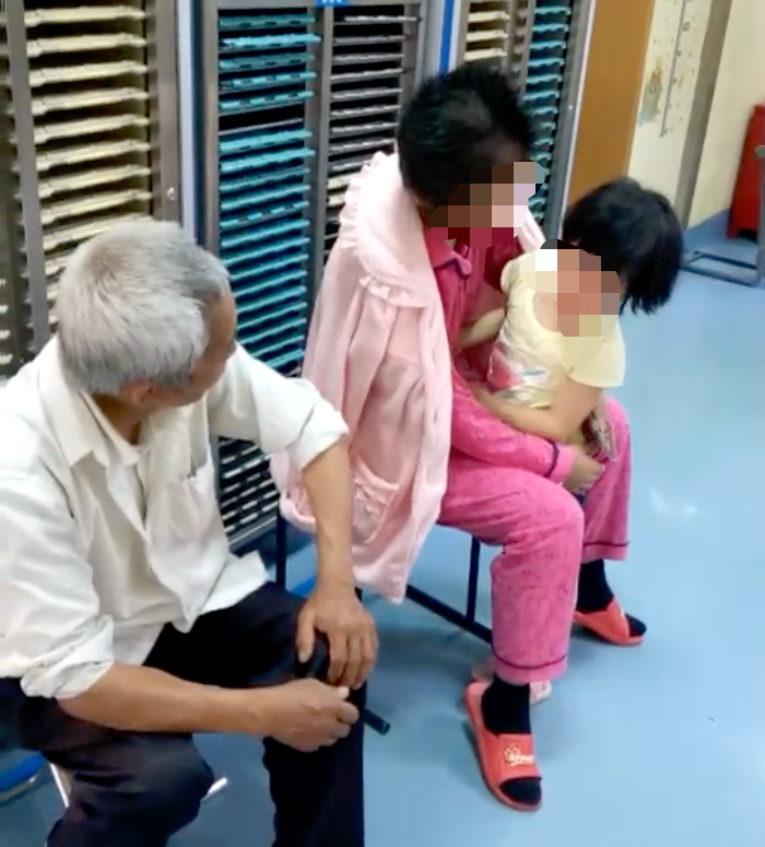 妈妈离世前给女儿准备一整柜新衣 ，丈夫：孩子穿上时很高兴 ...