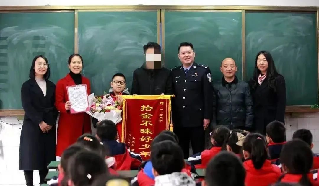 “妈妈，我真的捡到了金子！” 最新后续来了→