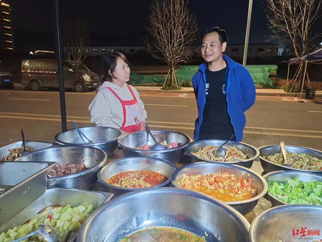 大学生吃火的工地餐：“网红效应”消退，一场热闹之后重归平静 ... ...