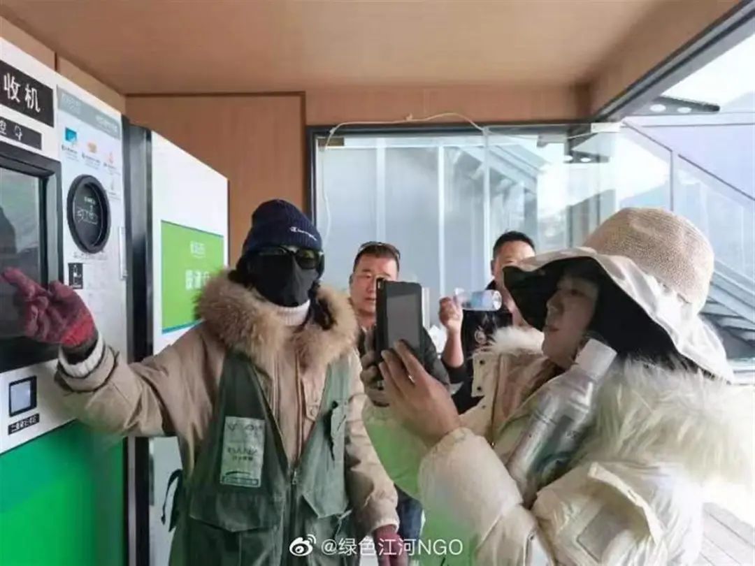 上公厕需用空水瓶等垃圾换“门票”？回应来了！