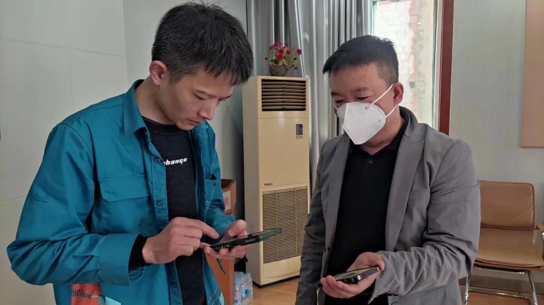 男子坐出租车错把9.5元付成2万多，接下来……