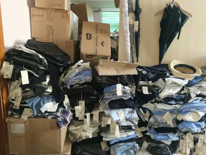 知名品牌柜员迷惑：男子一天来店里10多趟！真相大跌眼镜