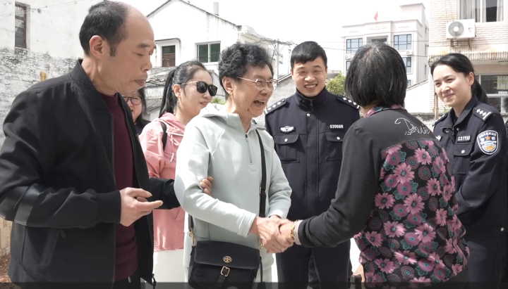 “我要还钱！”她带着两张照片，跨越2600公里来浙江