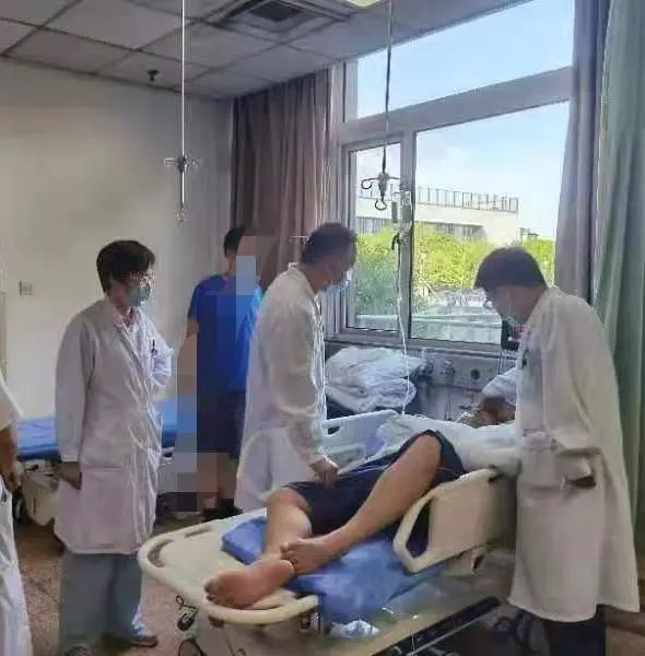 浙江19岁男生，突然变成小紫人！“元凶”藏在他的外卖里