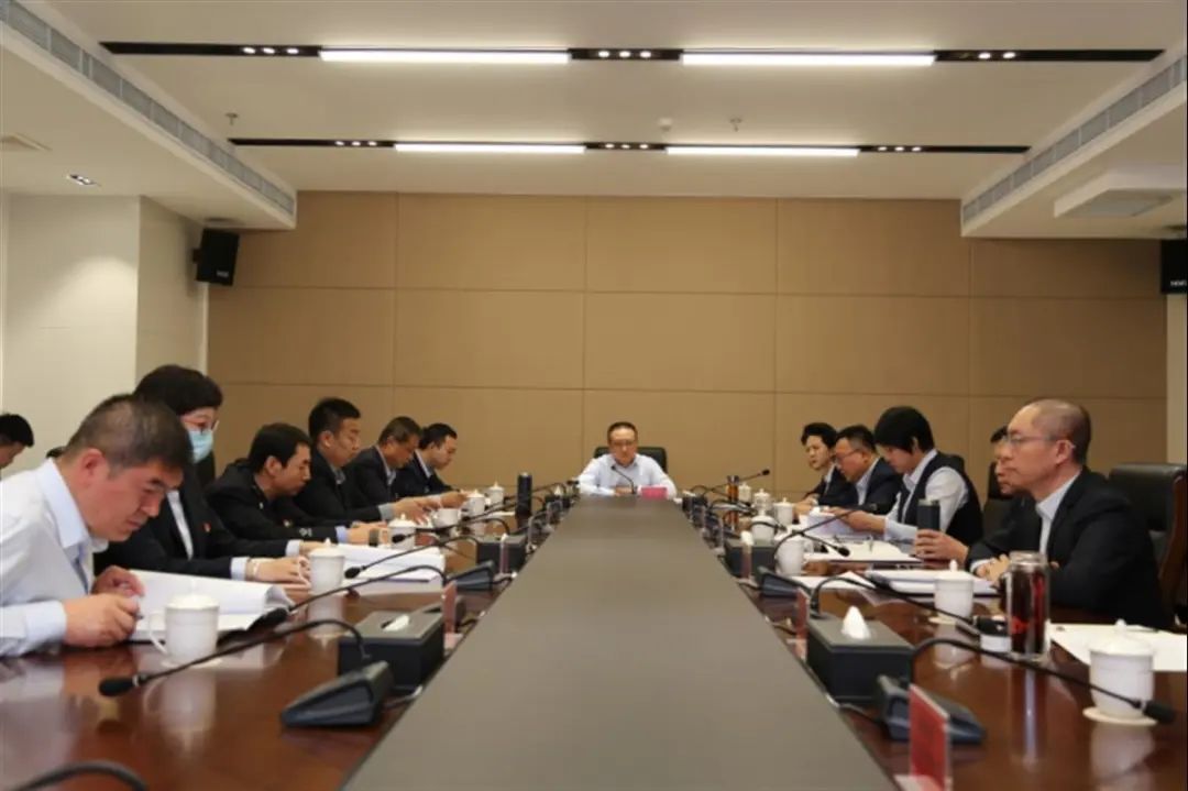 曾因佩戴“3万元耳钉”引争议，女副局长公开露面
