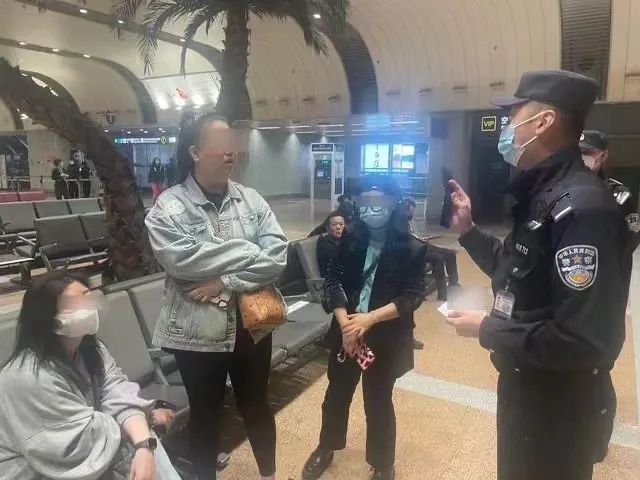 随便买张机票尾随艺人，事后退票离开？多人被罚款