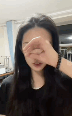 她的眼里真的有光！