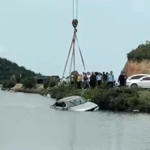 1车5人全部救回！这个派出所所长太牛了