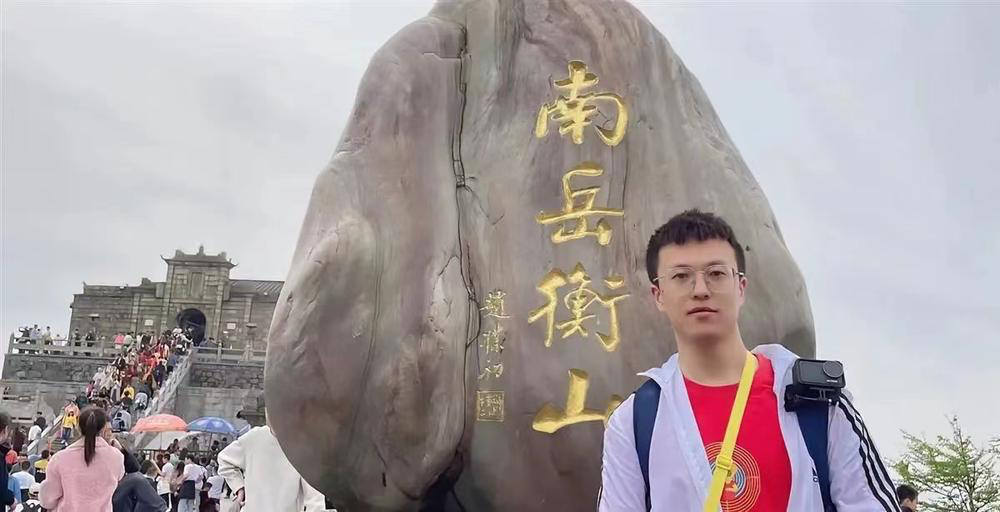 “五天爬五岳”遭质疑，90后小伙回应→