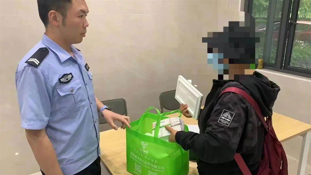 救命药被陌生老人拾捡，女子全城寻人！最新消息来了→