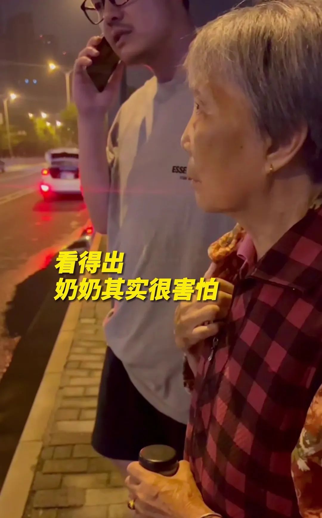 凌晨12点半，发生在街头的一幕......