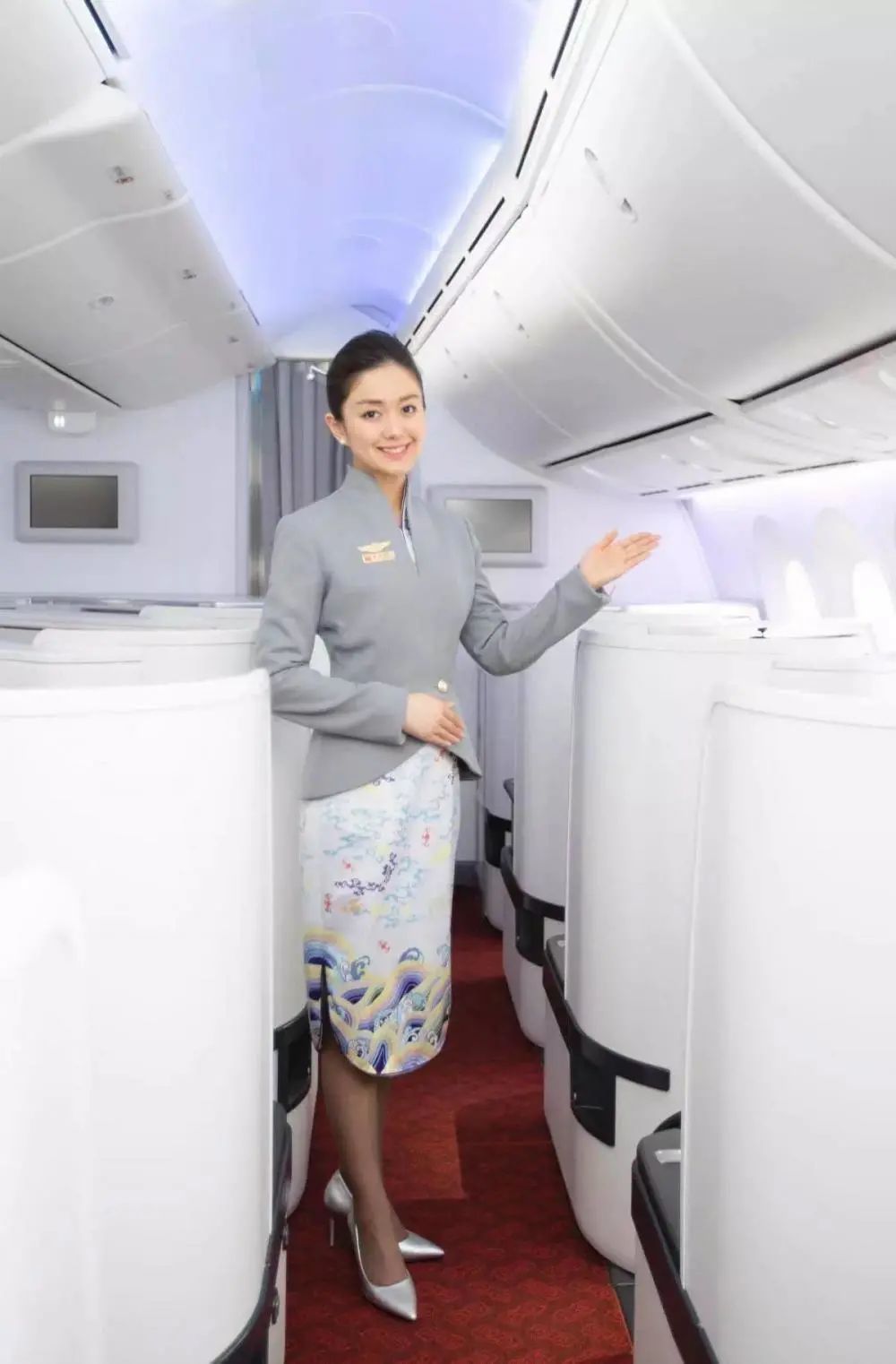 “这些空姐，立即停飞！”
